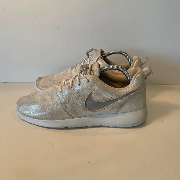 Nike Roshe One PRM Running Shoes Womens Off White US 9.5 - Picture 3 of 8